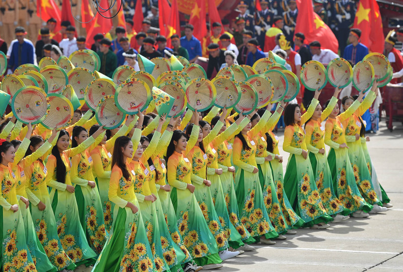 VỚI THÁNG MƯỜI THƯƠNG MẾN!