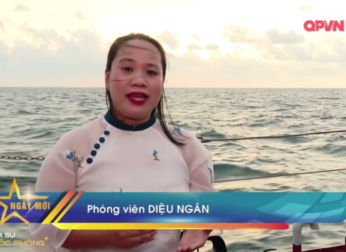 NỮ QUÂN NHÂN CAN TRƯỜNG TRONG SÓNG GIÓ