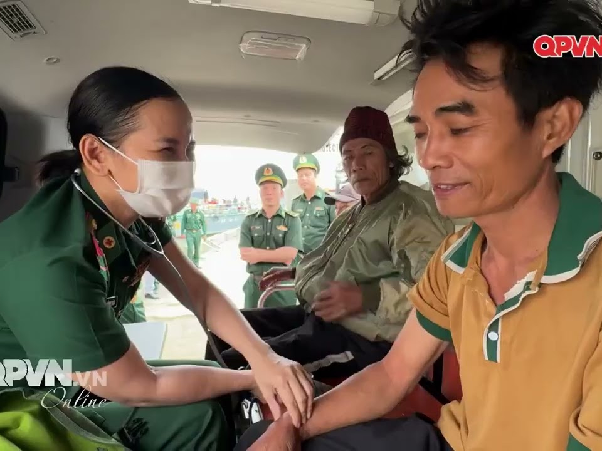 NỮ QUÂN Y NƠI BIÊN GIỚI BIỂN