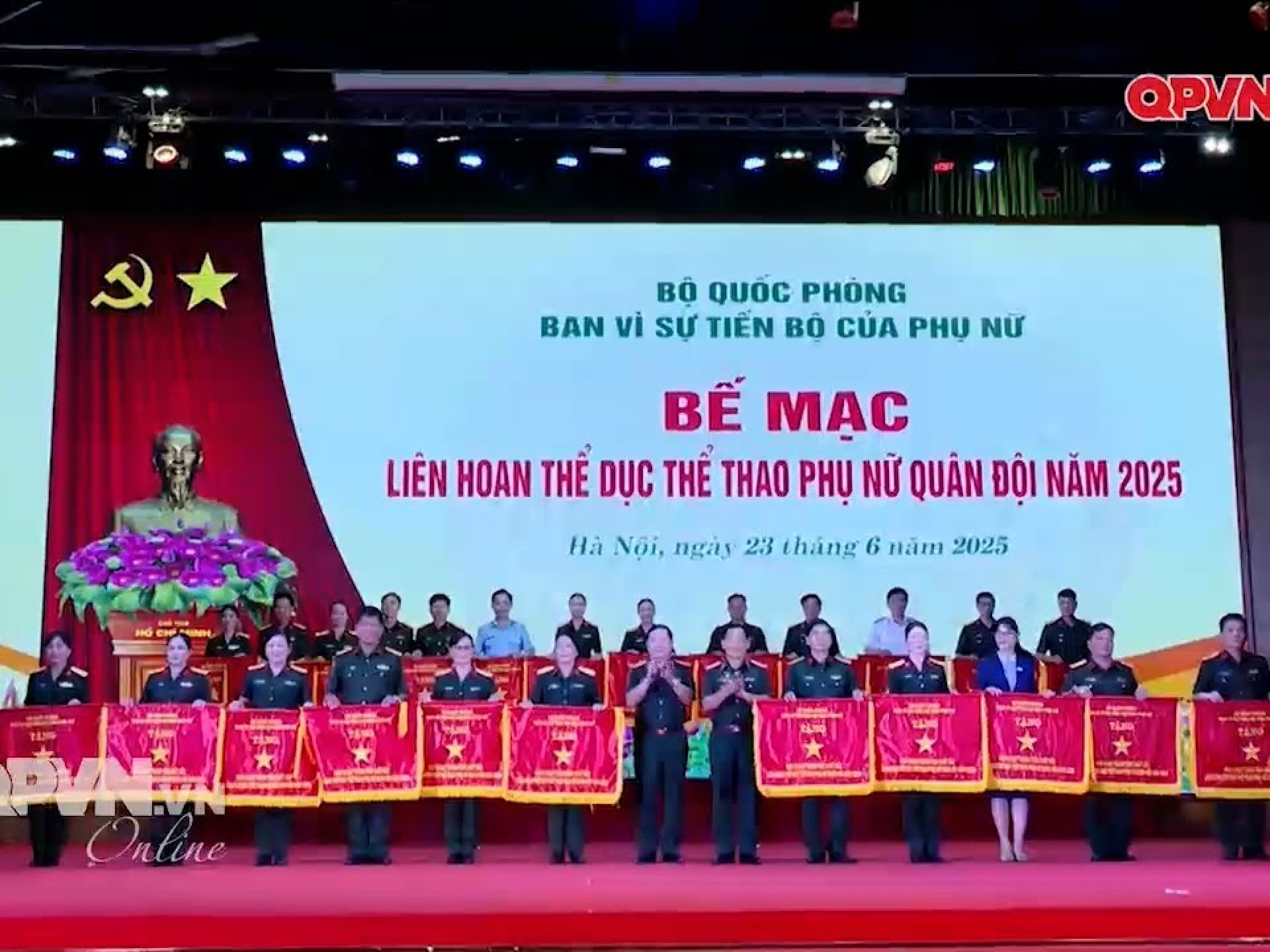 PHỤ NỮ QUÂN ĐỘI TÍCH CỰC RÈN LUYỆN THỂ CHẤT