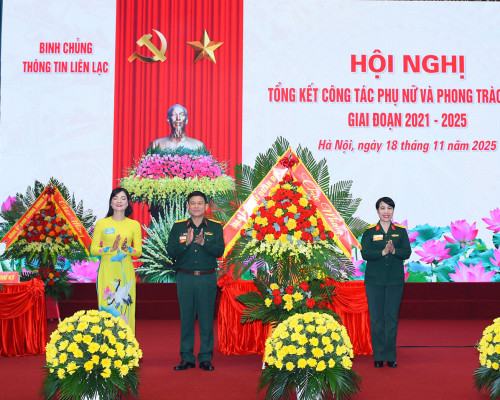 BINH CHỦNG THÔNG TIN LIÊN LẠC: PHẤN ĐẤU CÓ NHIỀU PHỤ NỮ LÀ...