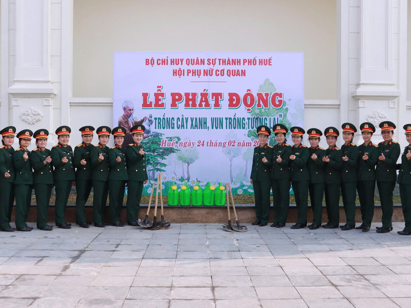 HỘI PHỤ NỮ CƠ QUAN BỘ CHQS THÀNH PHỐ HUẾ: PHÁT ĐỘNG “TRỒNG CÂY XANH, VUN TRỒNG TƯƠNG LAI”