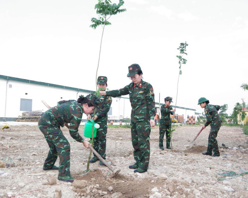 BỘ CHỈ HUY QUÂN SỰ THÀNH PHỐ HUẾ PHỤ NỮ “TRỒNG CÂY XANH,...