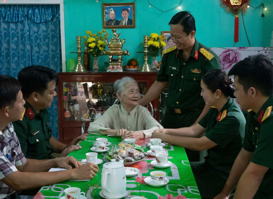 BỘ CHỈ HUY QUÂN SỰ TỈNH AN GIANG TRI ÂN BÀ MẸ VIỆT NAM ANH HÙNG