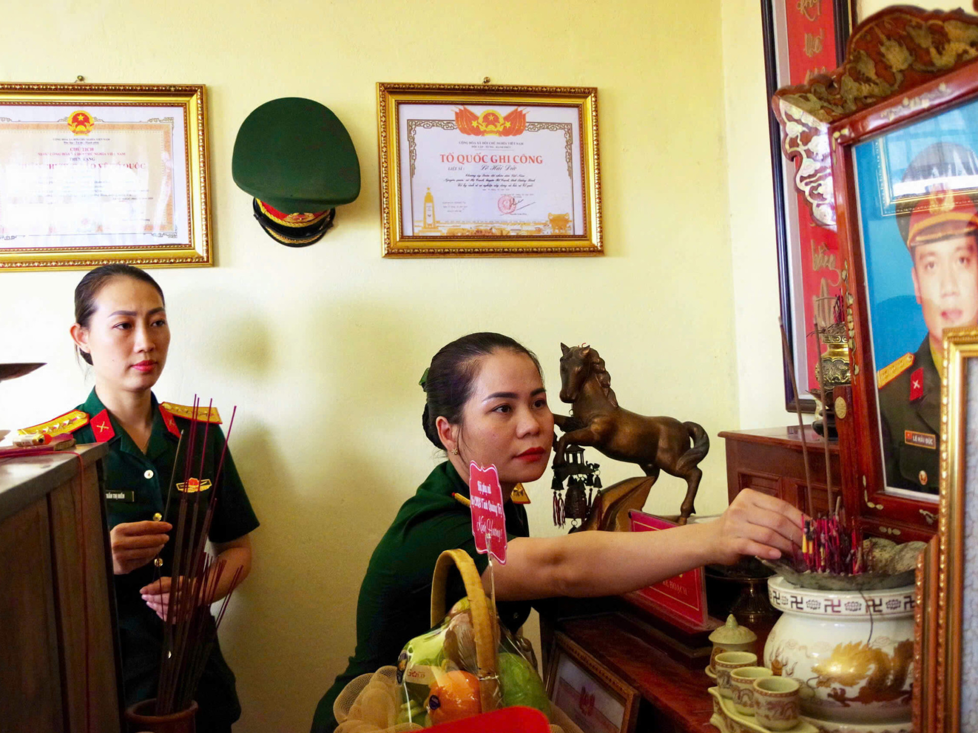 HỘI PHỤ NỮ CƠ QUAN BỘ CHỈ HUY QUÂN SỰ TỈNH QUẢNG TRỊ TỔ CHỨC ĐOÀN CÔNG TÁC THĂM GIA ĐÌNH LIỆT SĨ