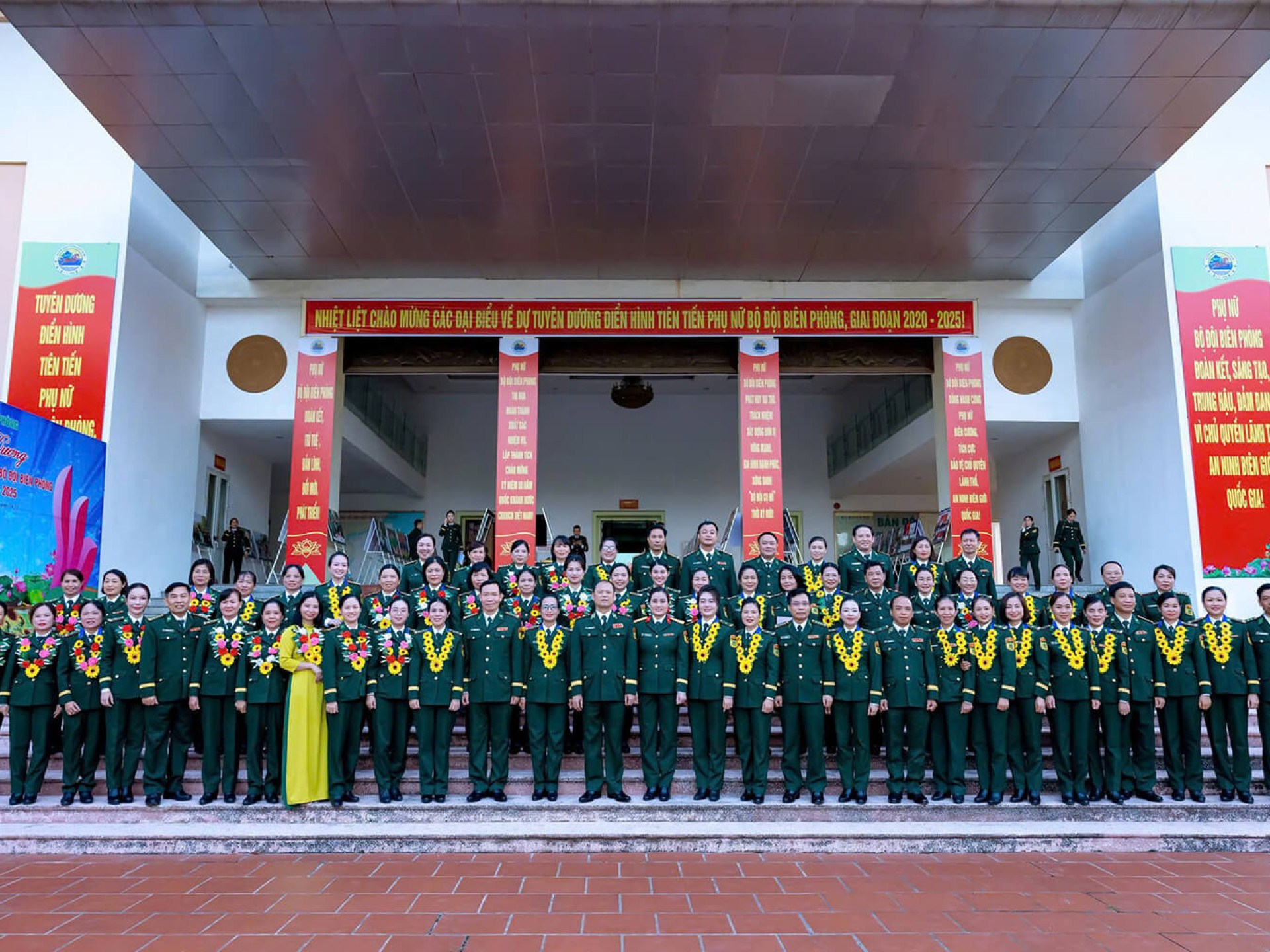 BỘ ĐỘI BIÊN PHÒNG TUYÊN DƯƠNG CÁC TẬP THỂ VÀ CÁ NHÂN PHỤ NỮ ĐIỂN HÌNH TIÊN TIẾN