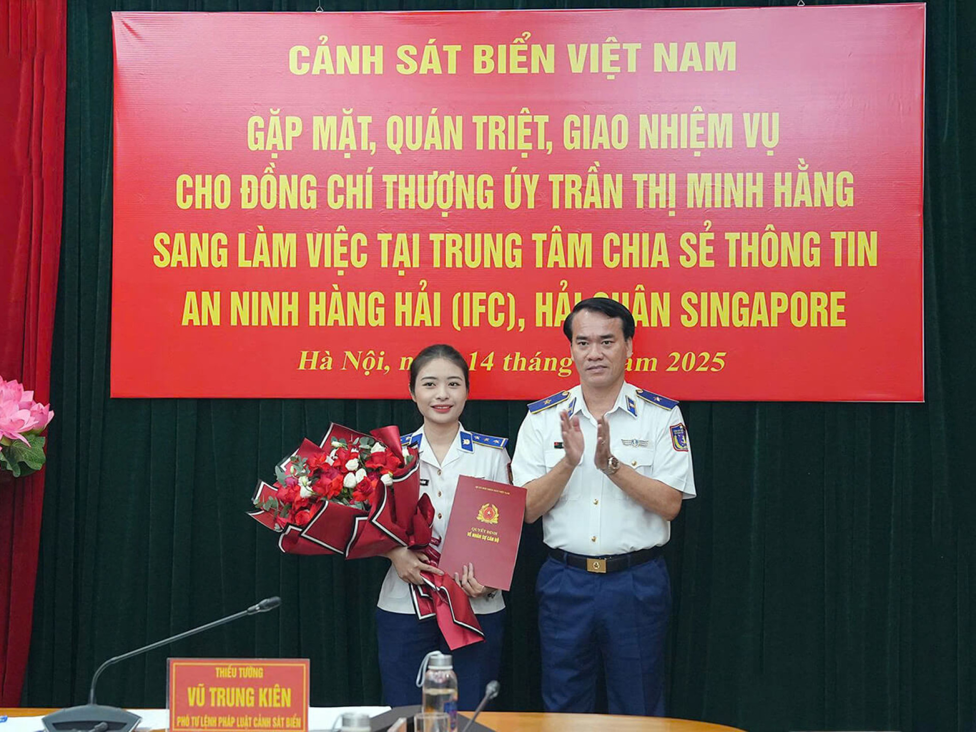 CẢNH SÁT BIỂN VIỆT NAM CÓ NỮ SĨ QUAN ĐẦU TIÊN LÀM NHIỆM VỤ TẠI IFC