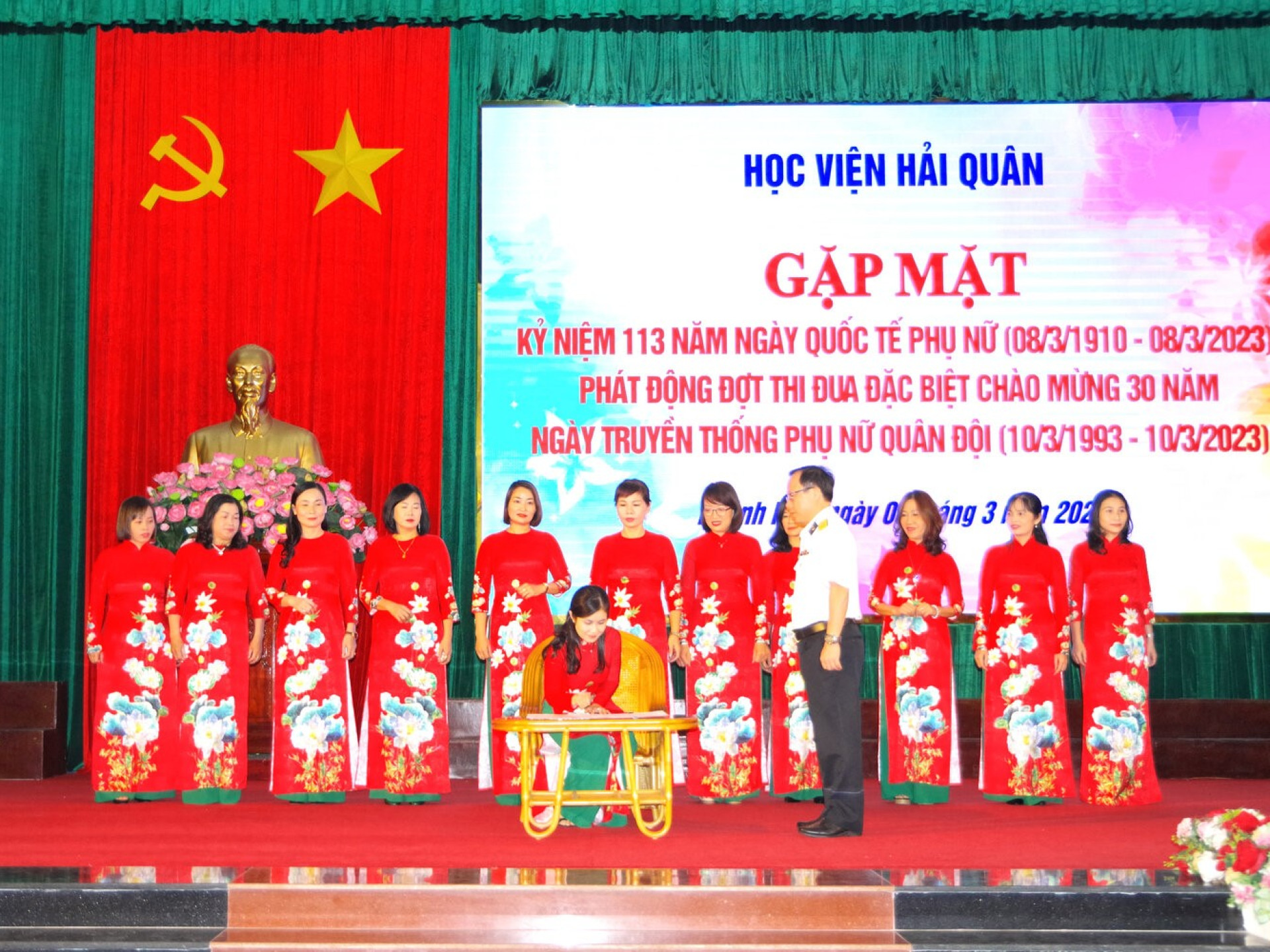 HỌC VIỆN HẢI QUÂN GẶP MẶT CÁN BỘ, HỘI VIÊN PHỤ NỮ VÀ KÝ KẾT THI ĐUA