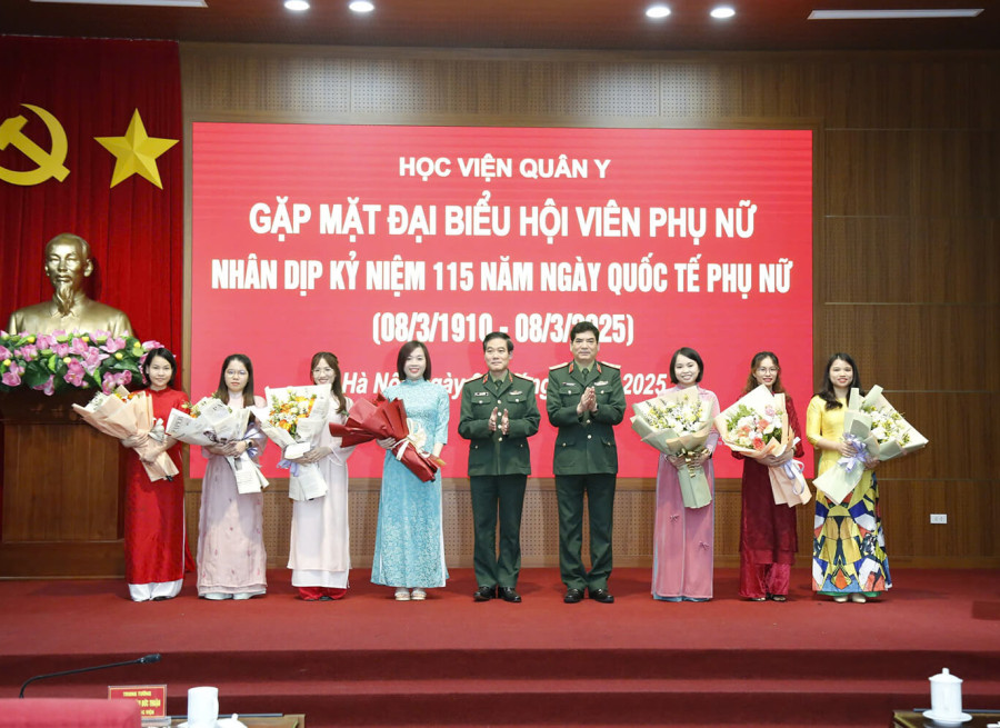 HỌC VIỆN QUÂN Y  GẶP MẶT PHỤ NỮ, TỔ CHỨC TỌA ĐÀM