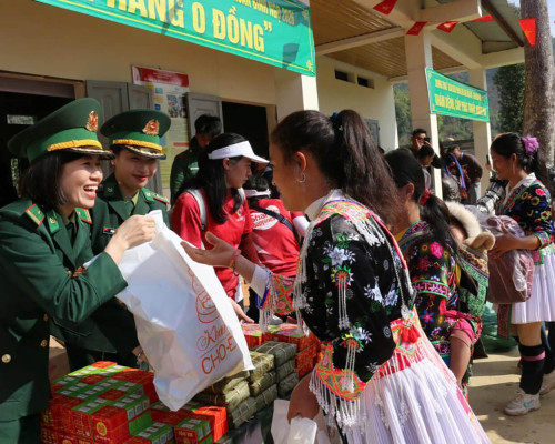 PHỤ NỮ BIÊN PHÒNG LAN TỎA YÊU THƯƠNG NƠI BIÊN GIỚI