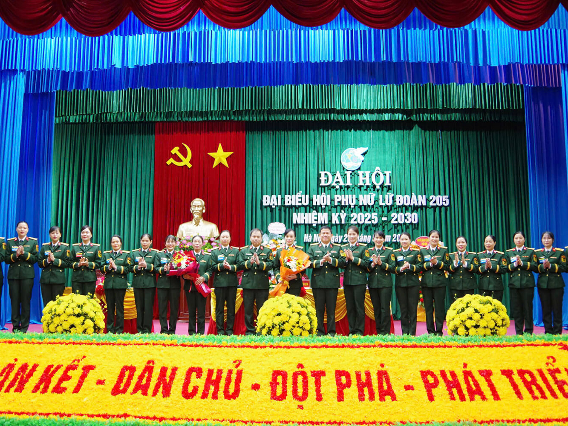 PHỤ NỮ LỮ ĐOÀN 205: “ĐOÀN KẾT, BẢN LĨNH, TRÍ TUỆ, ĐỔI MỚI, PHÁT TRIỂN”