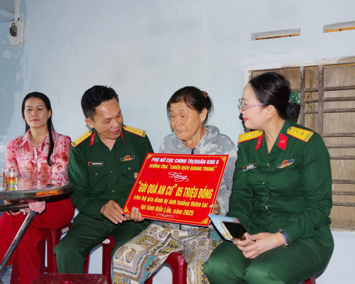 PHỤ NỮ QUÂN KHU 5 LAN TỎA YÊU THƯƠNG