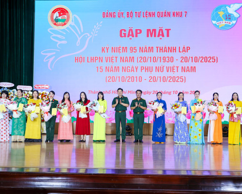 TỎA SÁNG PHẨM CHẤT PHỤ NỮ QUÂN KHU 7