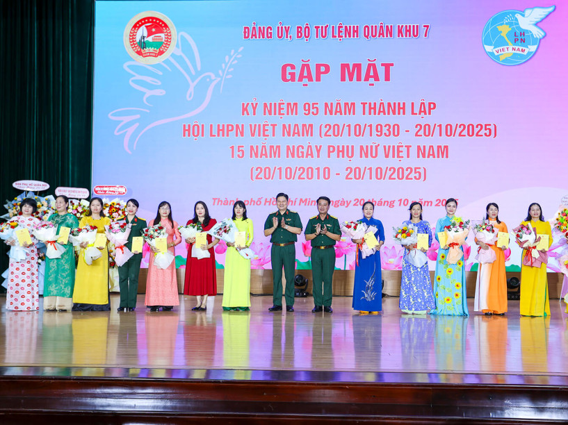 TỎA SÁNG PHẨM CHẤT PHỤ NỮ QUÂN KHU 7