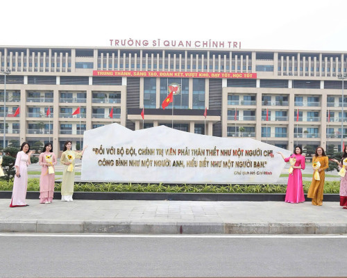 PHỤ NỮ TRƯỜNG SĨ QUAN CHÍNH TRỊ: SÔI NỔI HOẠT ĐỘNG CHÀO...