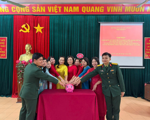 PHỤ NỮ TRƯỜNG SĨ QUAN LỤC QUÂN 1 HƯỞNG ỨNG TUẦN LỄ ÁO DÀI