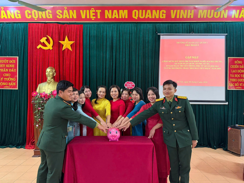 PHỤ NỮ TRƯỜNG SĨ QUAN LỤC QUÂN 1 HƯỞNG ỨNG TUẦN LỄ ÁO DÀI