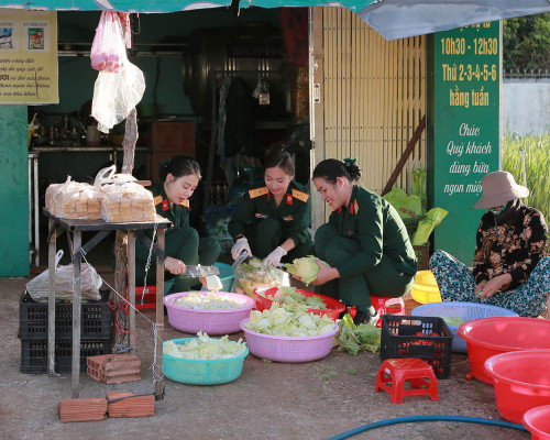 ẤM LÒNG NHỮNG SUẤT CƠM YÊU THƯƠNG TẠI GIA LAI