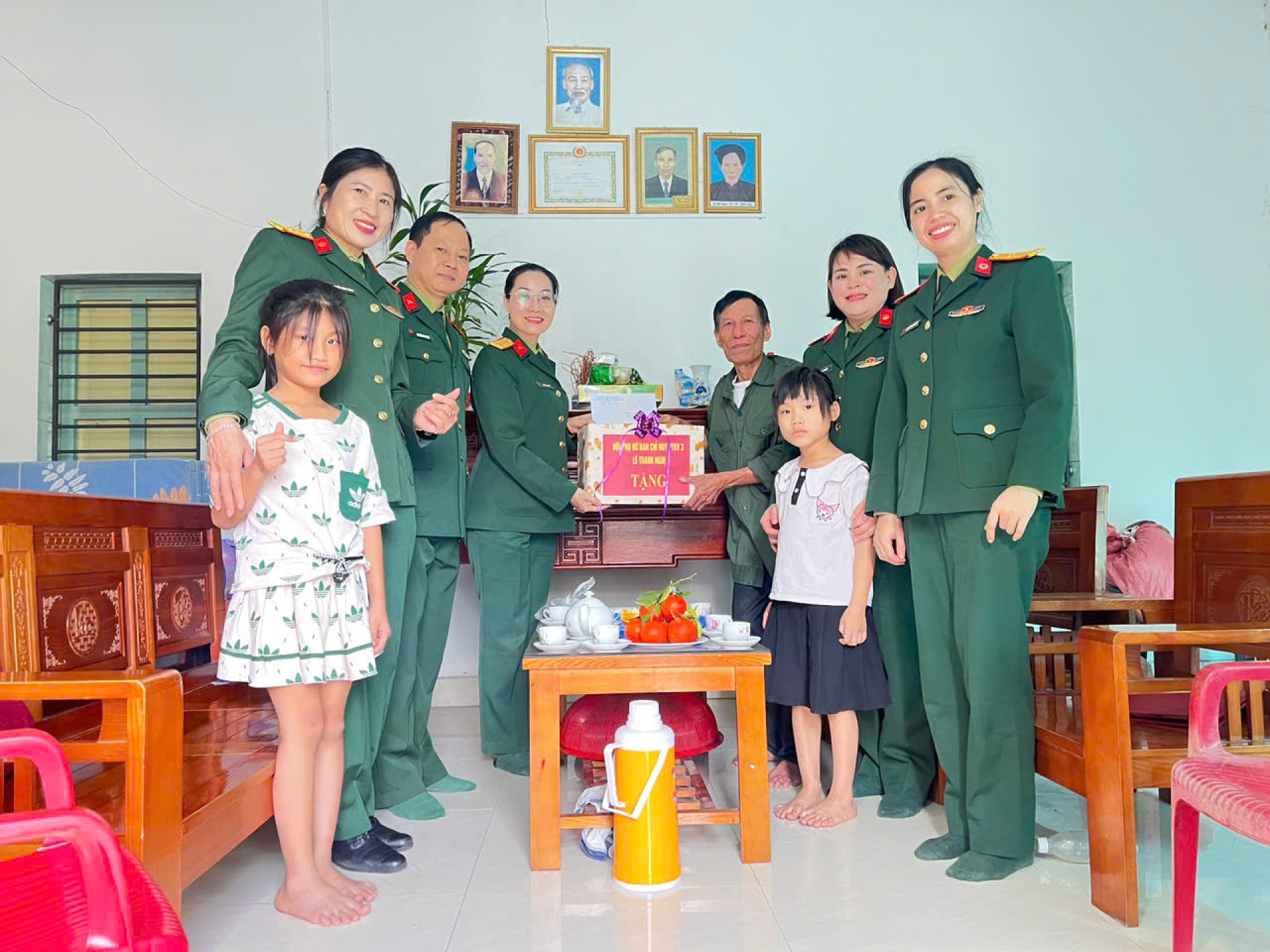 QUÂN KHU 3: HỘI PHỤ NỮ BAN CHỈ HUY PTKV3 - LÊ THANH NGHỊ THĂM, TẶNG QUÀ CON ĐỠ ĐẦU