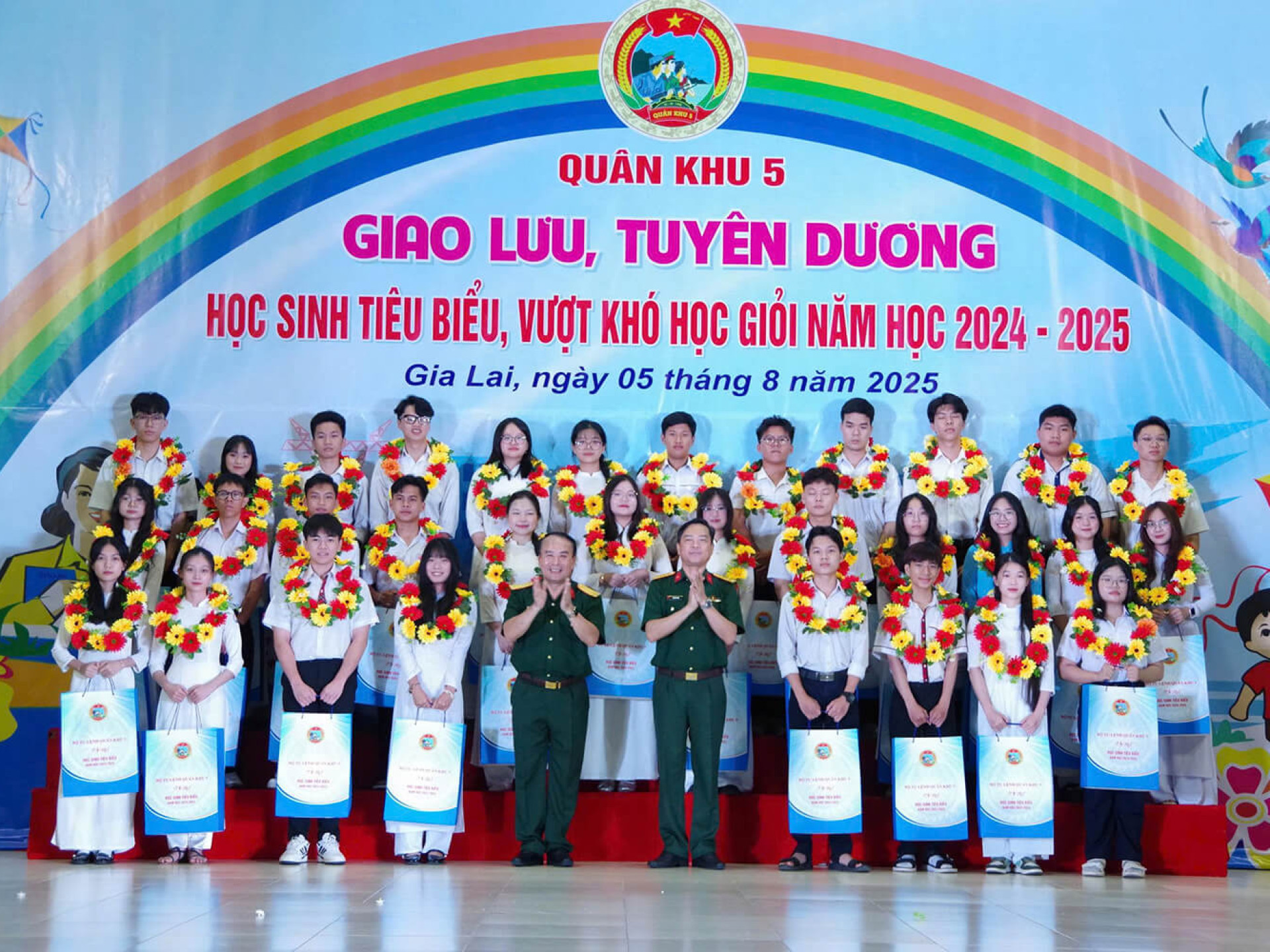 XỨNG ĐÁNG LÀ CON BỘ ĐỘI