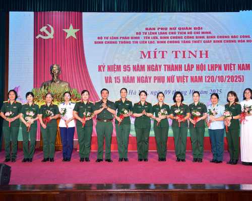 PHỤ NỮ QUÂN ĐỘI:  PHÁT HUY TRUYỀN THỐNG 95 NĂM, TỰ TIN VỮNG...