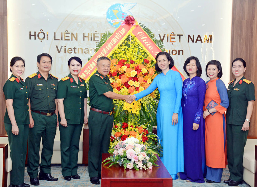 LÃNH ĐẠO TỔNG CỤC CHÍNH TRỊ THĂM, CHÚC MỪNG TRUNG ƯƠNG HỘI LIÊN HIỆP PHỤ NỮ VIỆT NAM