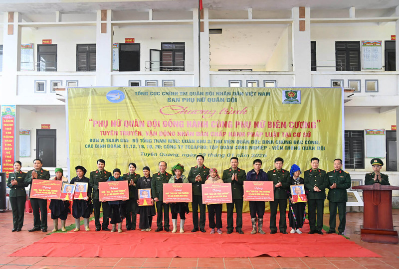 PHỤ NỮ QUÂN ĐỘI: ĐỒNG HÀNH CÙNG PHỤ NỮ BIÊN CƯƠNG TẠI NÀN XỈN, TUYÊN QUANG