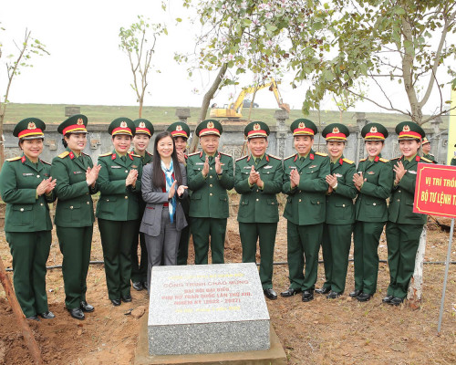 PHỤ NỮ QUÂN ĐỘI MÍT TINH KỶ NIỆM 1985 NĂM KHỞI NGHĨA HAI BÀ...