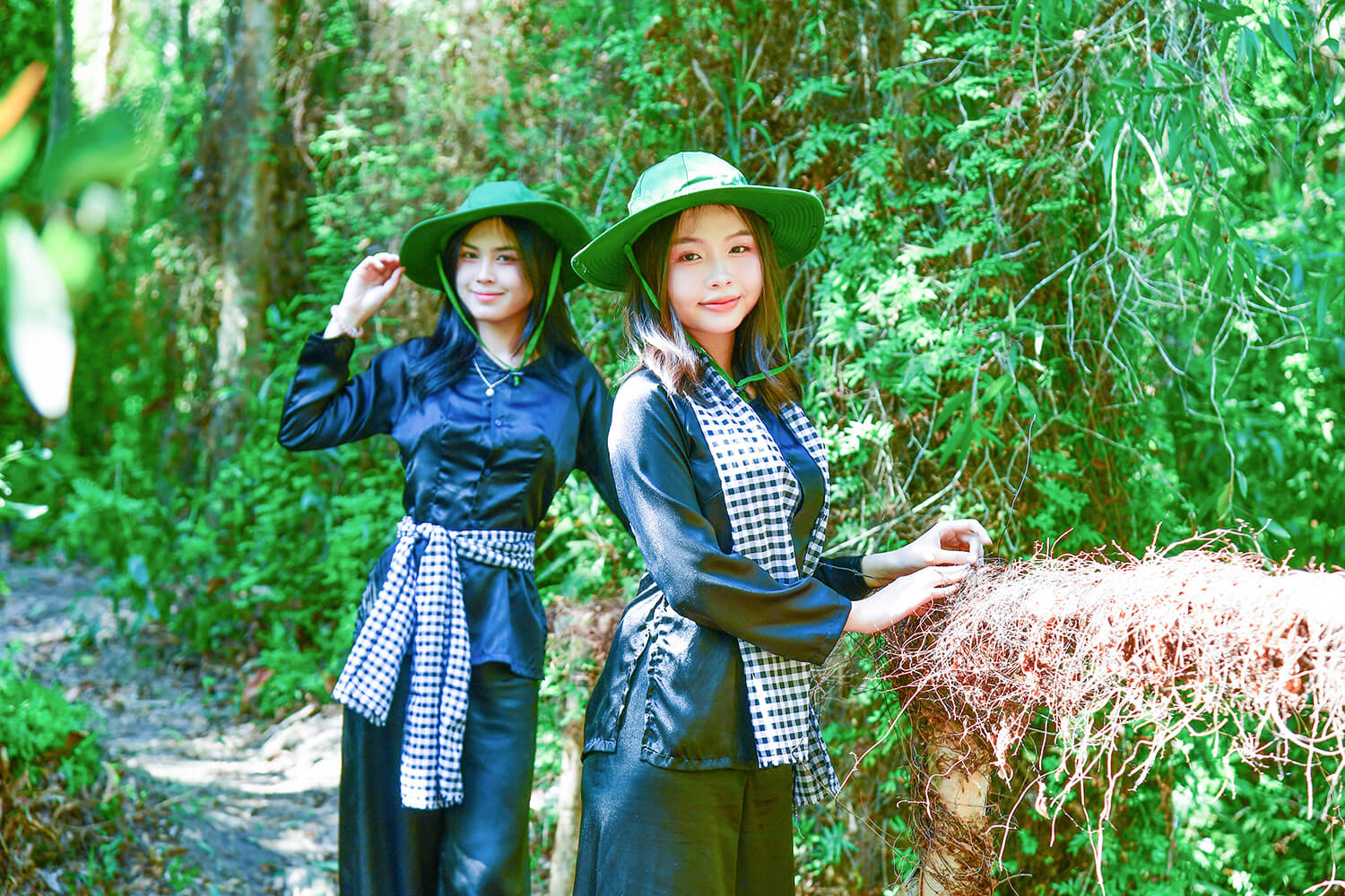 ÁO BÀ BA - TỪ CHIẾN KHU NĂM XƯA ĐẾN ĐỜI SỐNG HÔM NAY