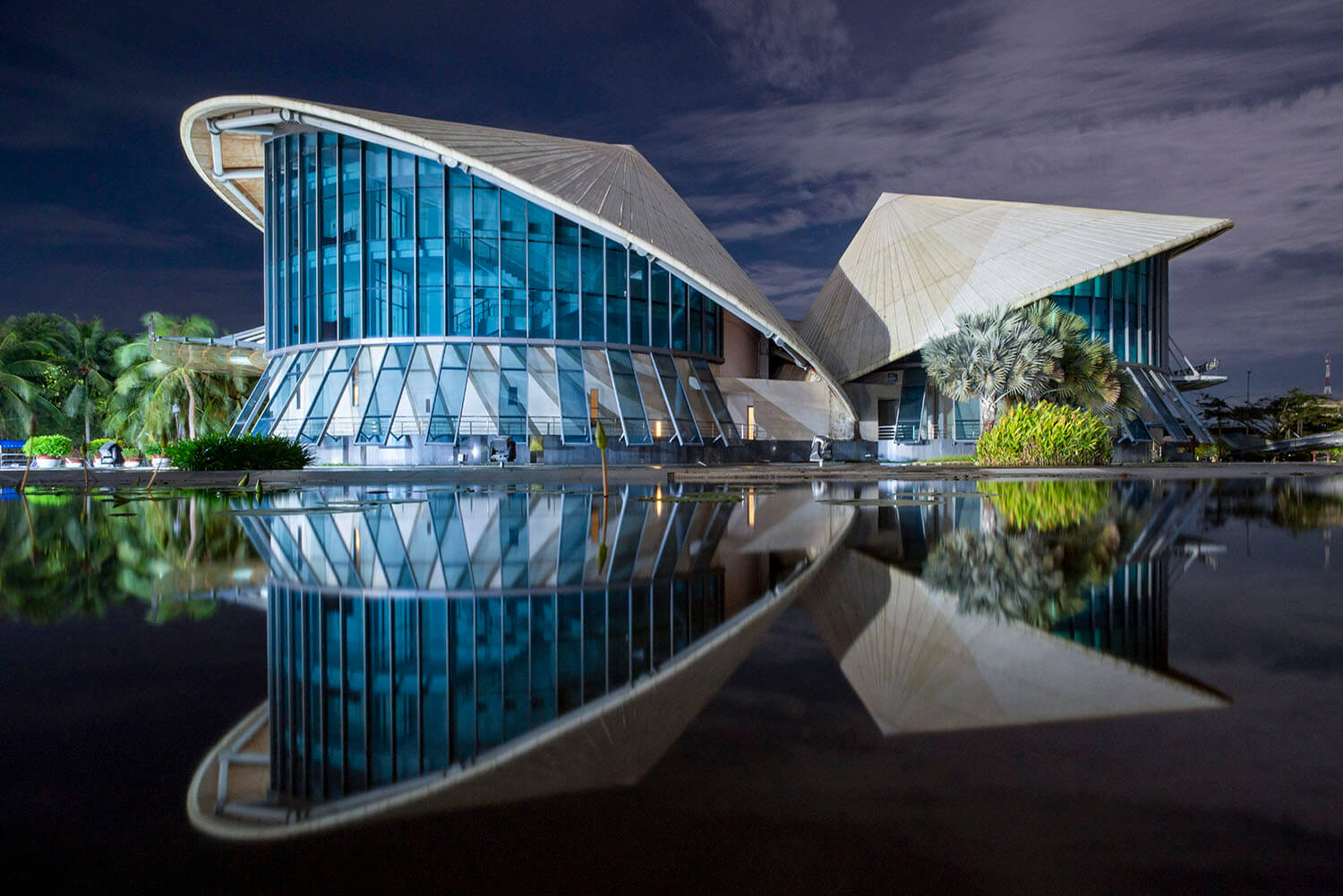 ĐẤT VÀ NGƯỜI CÀ MAU