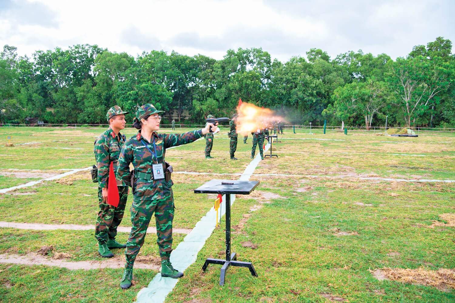 NỮ “XẠ THỦ” ĐUA TÀI