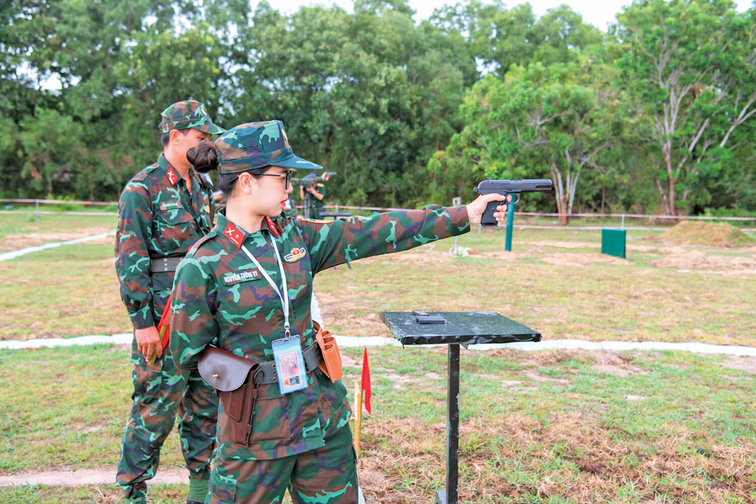 NỮ “XẠ THỦ” ĐUA TÀI