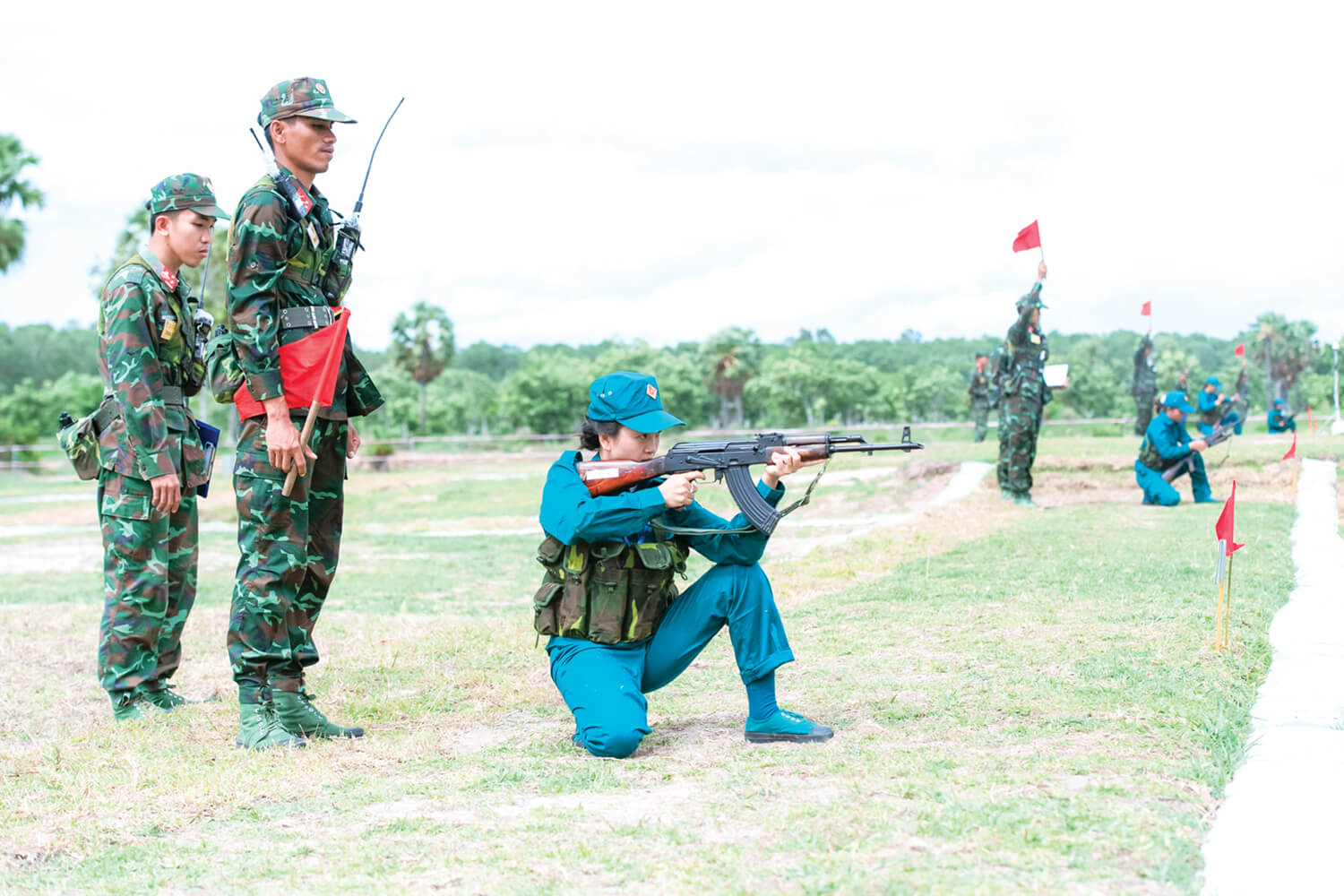 NỮ “XẠ THỦ” ĐUA TÀI