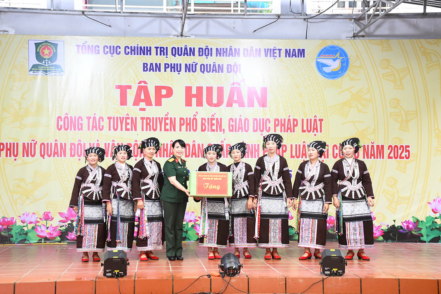 BAN PHỤ NỮ QUÂN ĐỘI: TẬP HUẤN TUYÊN TRUYỀN, PHỔ BIẾN PHÁP LUẬT VÀ VẬN ĐỘNG NHÂN DÂN CHẤP HÀNH PHÁP LUẬT TẠI LAI CHÂU