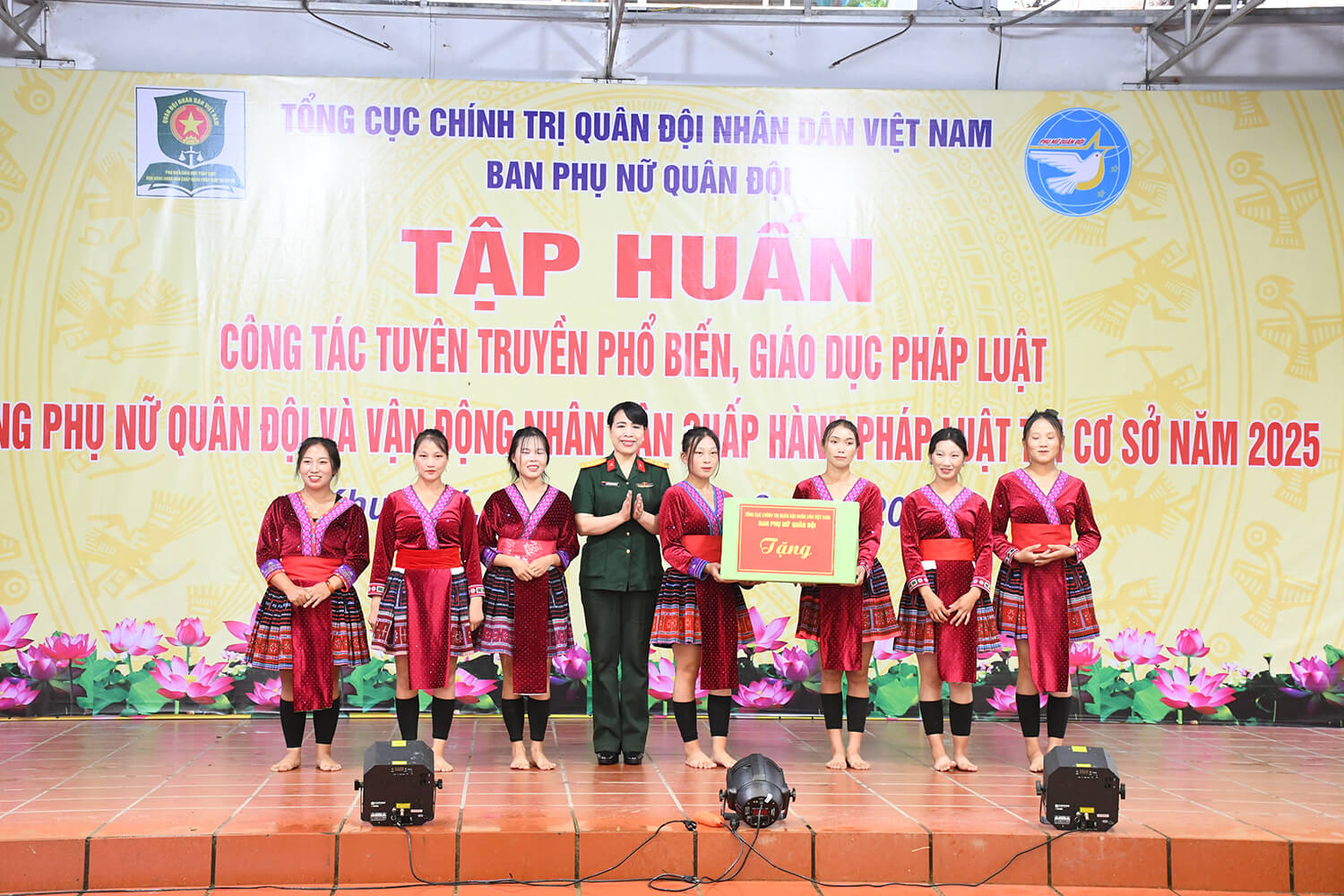 BAN PHỤ NỮ QUÂN ĐỘI: TẬP HUẤN TUYÊN TRUYỀN, PHỔ BIẾN PHÁP LUẬT VÀ VẬN ĐỘNG NHÂN DÂN CHẤP HÀNH PHÁP LUẬT TẠI LAI CHÂU